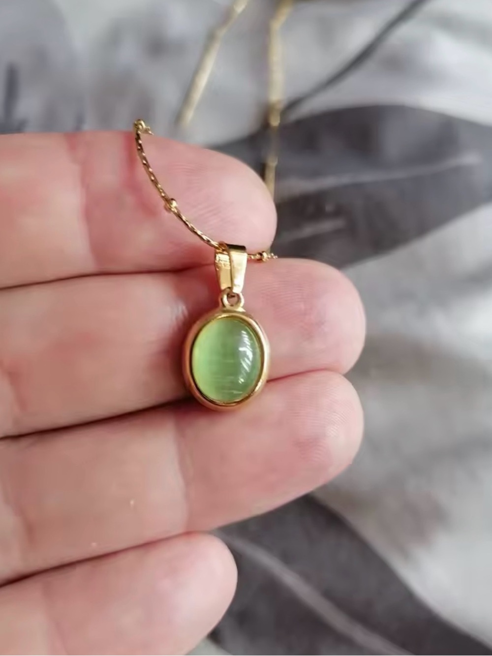 Gold Oval Pendant Necklace with Green Stone - Picture 6 of 9
